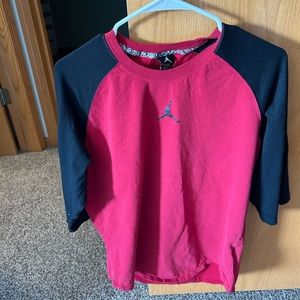 Jordan three quarter sleeve shirt- size: large